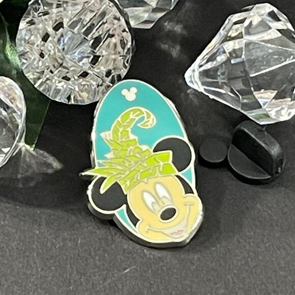 Disney Mickey Mouse Trading Pin Surfboard Jewelry Badge Lapel Pin Accessories - Picture 2 of 10